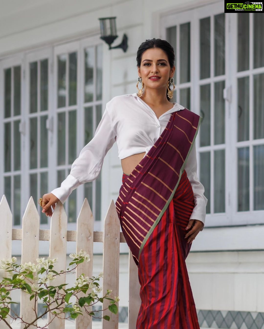 Priyanka Sarkar - 33.7K Likes - ❤️🤍❤️🤍❤️ ...
@priyagopalbishoyiofficial
@sanjibghoshphotography
@fashiondoctor_official
@makeupbysumanganguly
@moumitasani