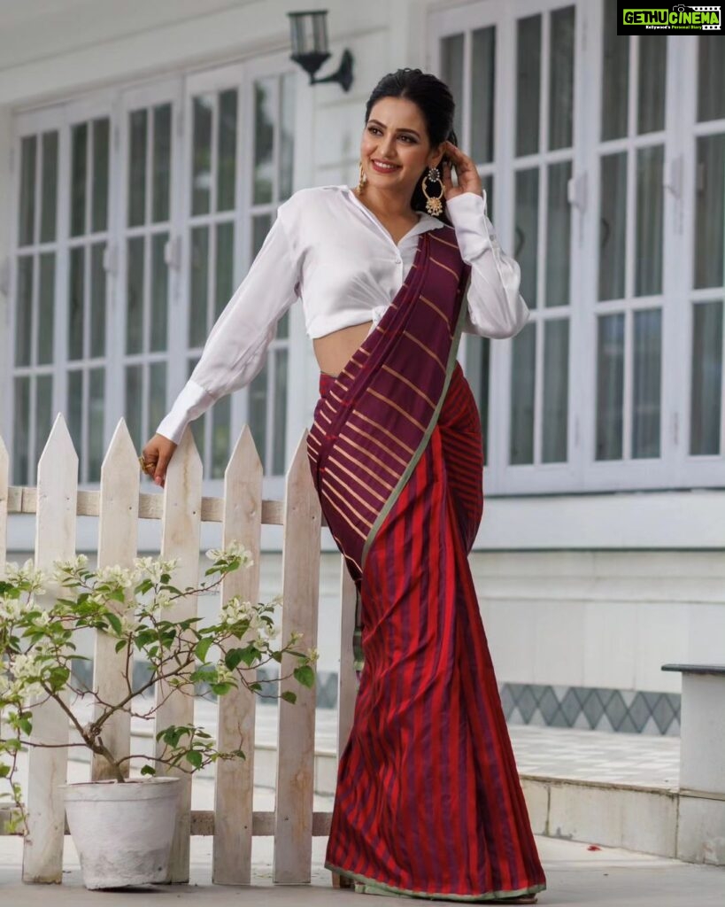 Priyanka Sarkar Instagram - ❤️🤍❤️🤍❤️ ... @priyagopalbishoyiofficial @sanjibghoshphotography @fashiondoctor_official @makeupbysumanganguly @moumitasani