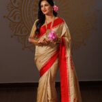Priyanka Sarkar Instagram - 🪷🪷🪷 ... @priyagopalbishoyiofficial @sanjibghoshphotography @makeupbysumanganguly @moumitasani @fashiondoctor_official