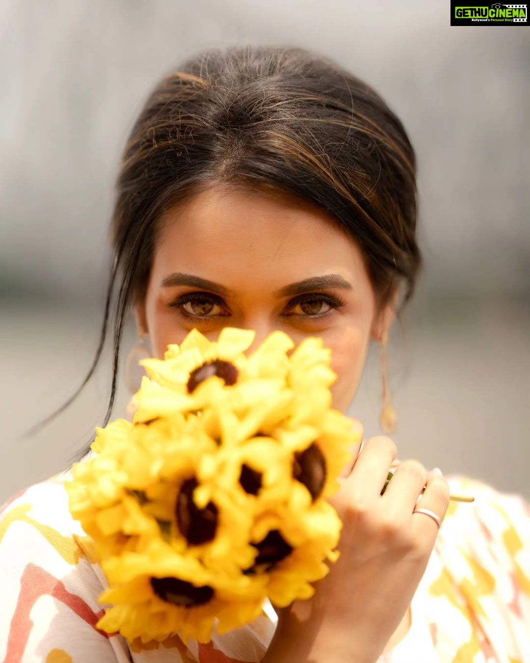 Priyanka Sarkar Instagram - 🌻🌻🌻 ...
