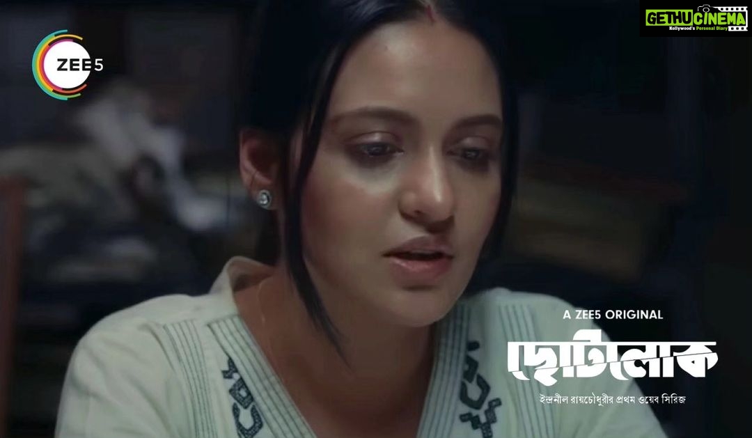 Priyanka Sarkar Instagram - মল্লিকা দাস, নাকি দাশ? নাকি ভট্টাচার্য? ইন্দ্রনীল রায়চৌধুরীর প্রথম Web Series "ছোটলোক" দেখুন @zee5 -এ! #ChhotolokOnZee5 #KeChhotolok #ErporKi #AroBeshiEntertainment #ZEE5 #IndranilRoyChowdhury @damineeb #IndraniHalder @gauravchakrabarty @ushasi @ushasieofficial #LoknathDey #SumitSamaddar @zee5_bangla #Cherrypix