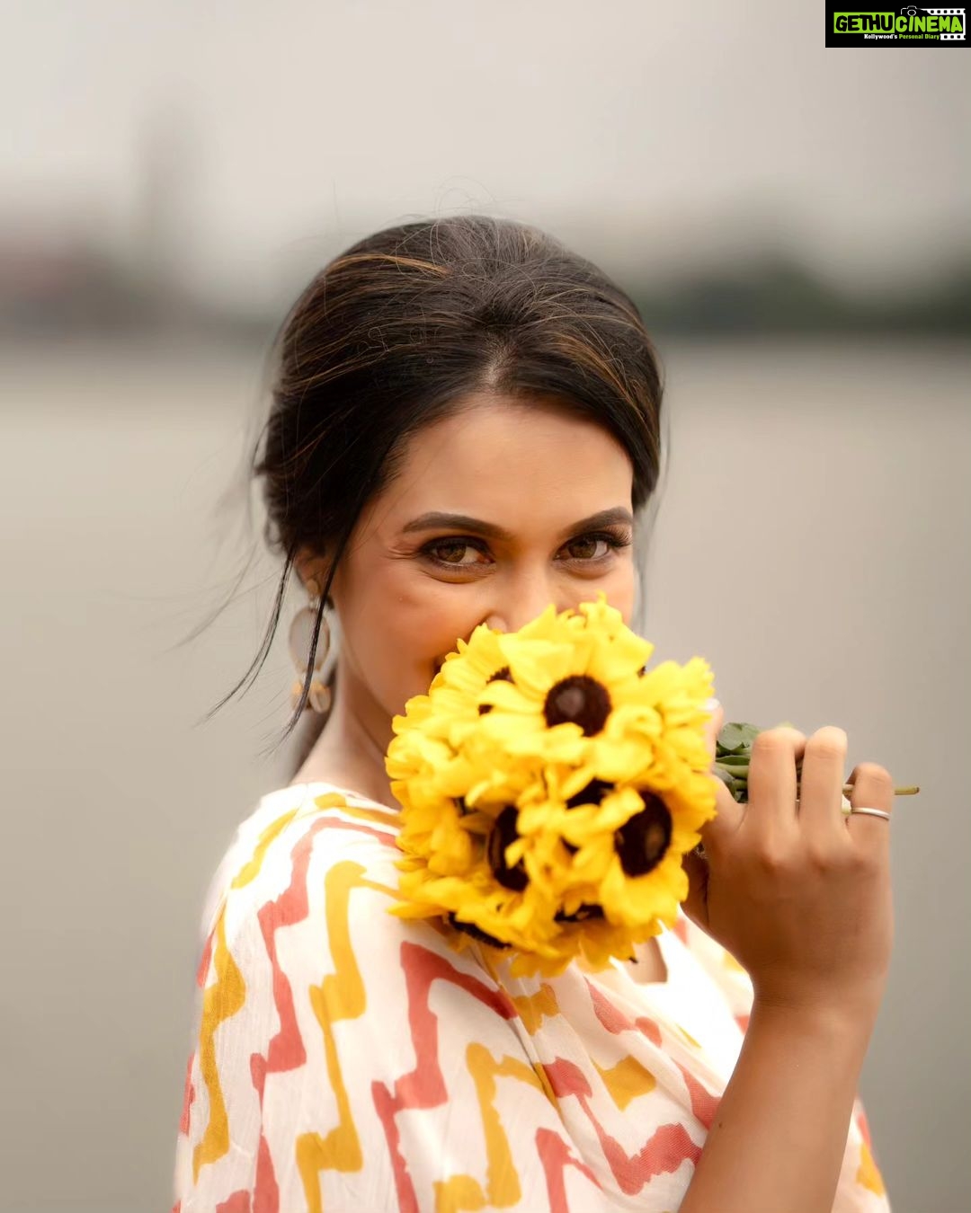 Priyanka Sarkar Instagram - 🌻🌻🌻 ...