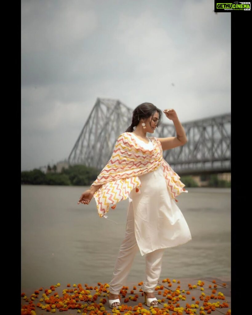Priyanka Sarkar Instagram - 🏵🏵🏵 ... #KolkataClassic ...