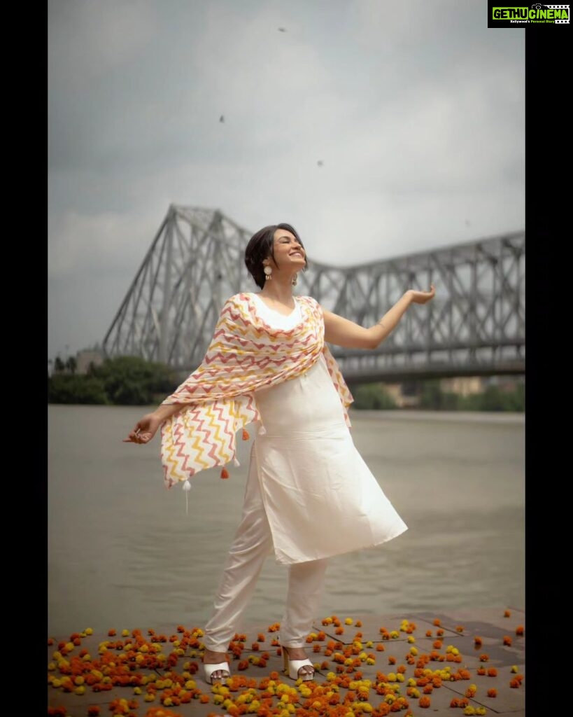 Priyanka Sarkar Instagram - 🏵🏵🏵 ... #KolkataClassic ...