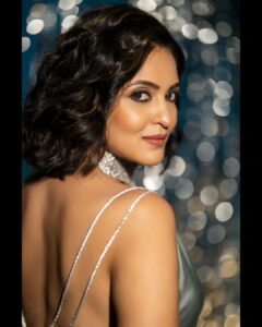 Priyanka Sarkar Instagram - ✨️✨️✨️✨️✨️

@imsayandey 

@makeupbysumanganguly 
@stylebytanvi 

@bhaskar5100 
@abhireporting