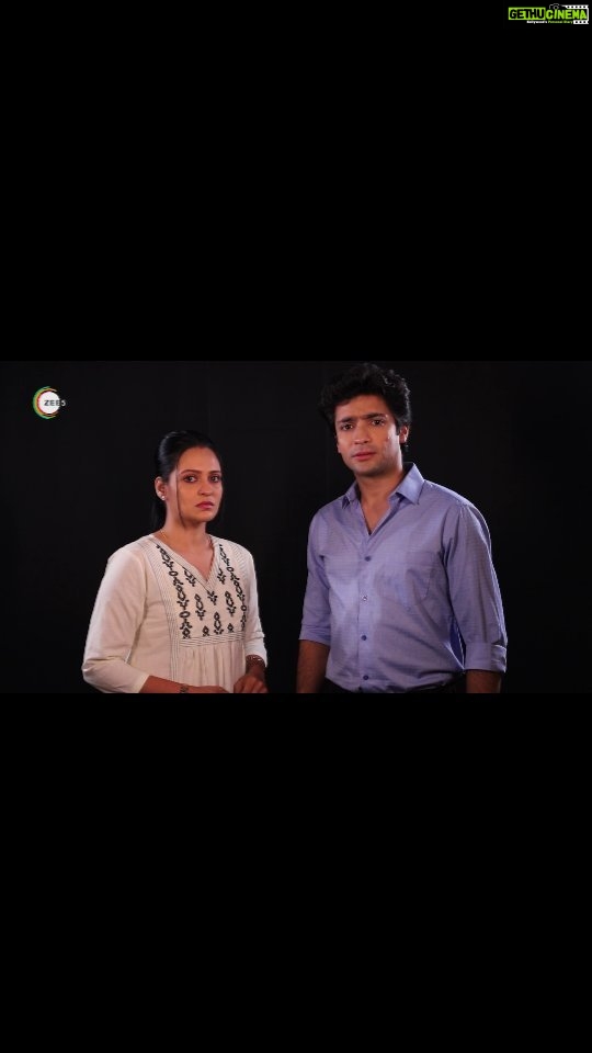 Priyanka Sarkar Instagram - মল্লিকা কি সত্যিই বিশ্বাস করে রাজা খুনটা করেছে? জানা যাবে আর মাত্র ২ দিন পর! ৩-রা নভেম্বর আসছে "ছোটলোক" শুধুমাত্র ZEE5-এ! #ChhotolokOnZee5 #KeChhotolok #ErporKi #AroBeshiEntertainment #ZEE5 @indranee_halder | @priyankasarkarz | @gauravchakrabarty | @ushasi | @damineeb | @ushasieofficial | @loka_loknath | @joydeep0906 | @sabuj_b_positive | @tapasya_dasgupta | @soumya_cherrypix