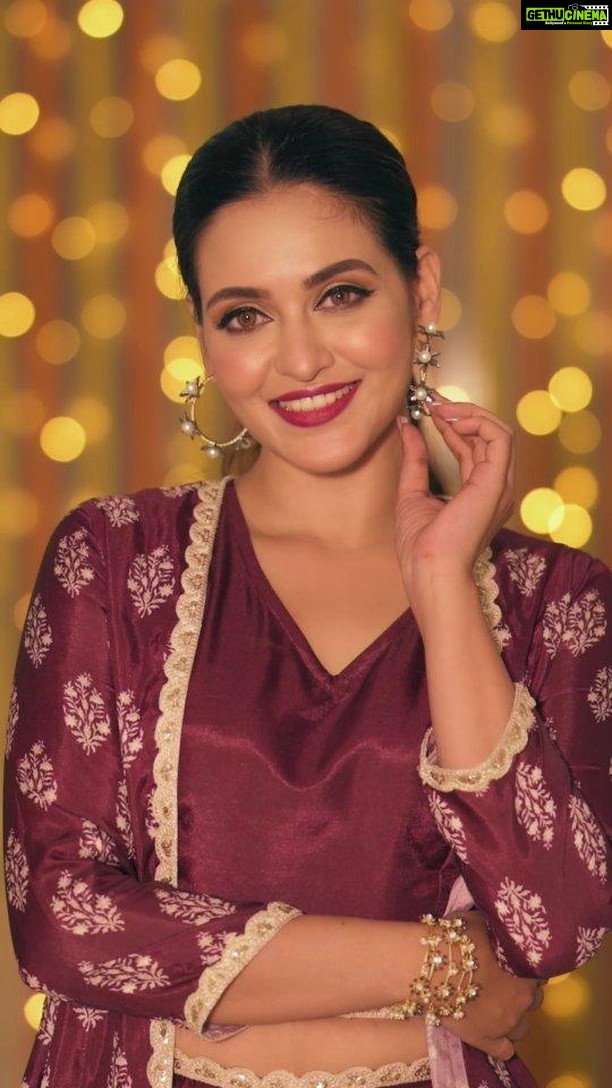 Priyanka Sarkar Instagram - Feel elegant with the modern twist. @qwomanindia Store Location: ASANSOL | BURDWAN | BERHAMPORE | BISTUPUR | CHAKDA | DURGAPUR | KRISHNANAGAR | LAKE MALL | MEDINIPUR | ROURKELA | RANAGHAT | SODPUR | SRIRAMPUR | JAYNAGAR (BIHAR) | GUWAHATI | HAZARIBAGH | PATNA. #ladiesethinicwear #qwomanspride #Q #newstyle #womensfashion #everydayfashion