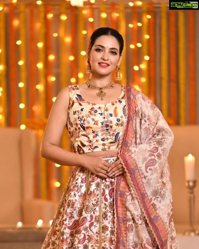 Priyanka Sarkar Instagram - @qwomanindia @somnath_roy_photography @fashiondoctor_official @makeupbysumanganguly @moumitasani