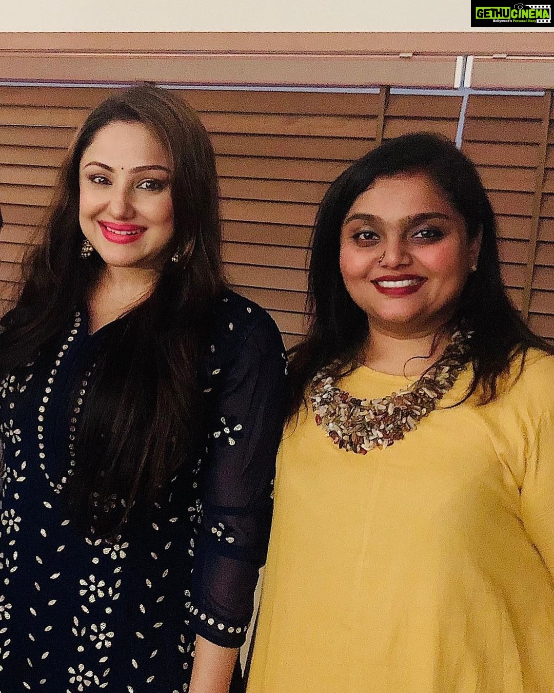 Priyanka Upendra Instagram - Few women know how to love friends and cherish friendships.. I’ve seen that in this lovely lady, basking many like me in the warmth of her true affection and positive vibes filled friendship. Happy birthday Preethiya @priyanka_upendra have amazing years ahead 🧡🧡🧡 thank you for always being gracious loving friend that you’ve been to us 😘😘