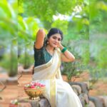 Priyankha Masthani Instagram - ஆசை ஊற்றெடுக்கும் போதெல்லாம் அணை போடுகிறது நாணம்.... Makeover:- @rashi__makeupartist Pc:- @colorgram.photography