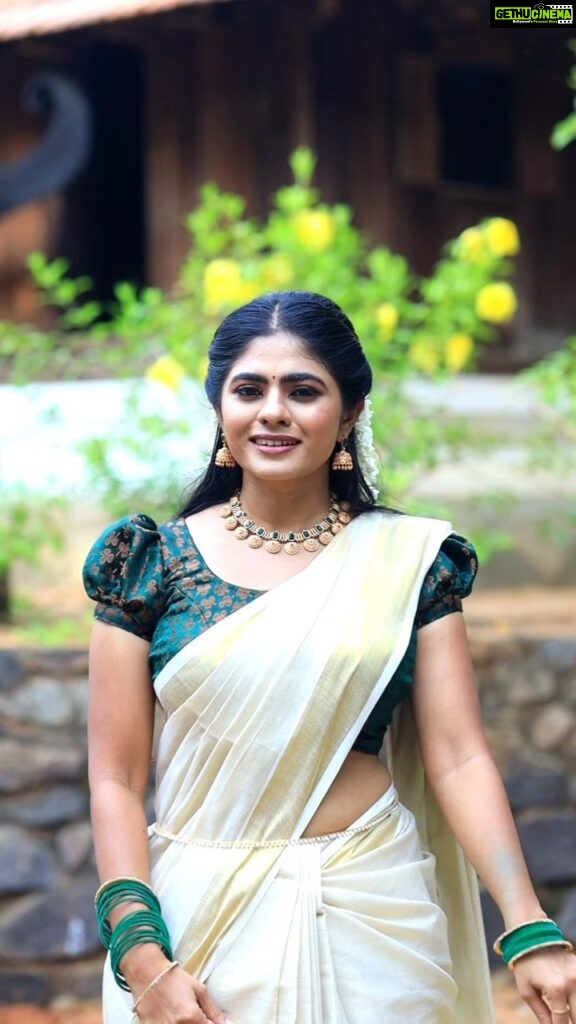 Priyankha Masthani Instagram - Kerala Saree🤩 Makeover:- @rashi__makeupartist Vc:- @colorgram.photography #onam #onam2023 #onamcelebration #priyankhamasthani #priyankha #villagegirl #salemponnu #masthani #priyanka #mastani #keralasaree #malar