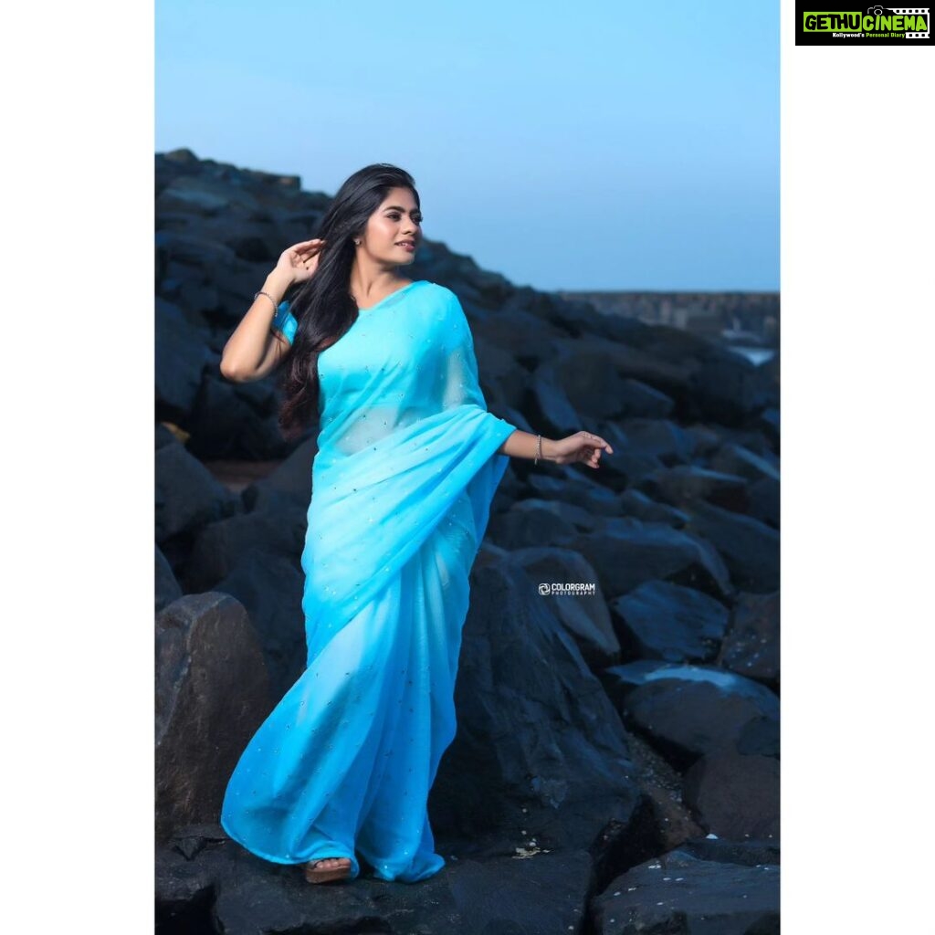 Priyankha Masthani Instagram - 🤍🤍🤍 Pc:- @colorgram.photography Makeover:- @rashi__makeupartist #priyankhamasthani #priyankha #villagegirl #salemponnu #masthani #priyanka #mastani #beachshoot #bluesaree #photoshoot #sareeshoot