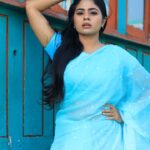 Priyankha Masthani Instagram - Orakannala enna orangattura😉😉 Makeover:- @rashi__makeupartist Vc:- @colorgram.photography #priyankhamasthani #priyankha #villagegirl #salemponnu #masthani #priyanka #mastani #beachshoot #bluesaree #photoshoot #sareeshoot #orakannala #TrendingReels #trending Chennai, India