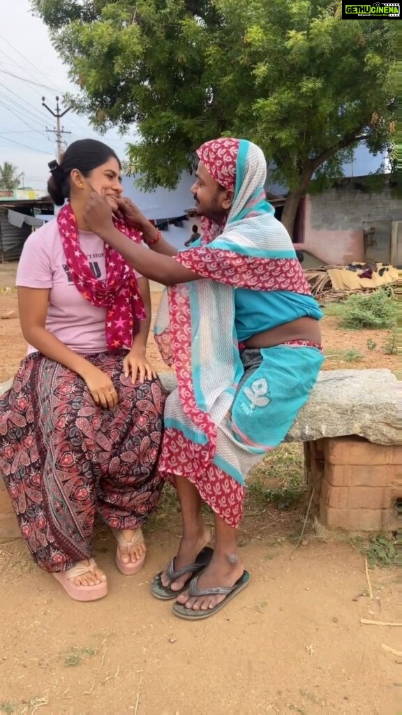 Priyankha Masthani Instagram - உருளகிழங்கு செல்லக்குட்டி எங்க போச்சி🤣🤣 #urulakizhangu #trending #funny song #chellakutty#priyankhamasthani #priyankha #villagegirl #salemponnu #masthani #priyanka #mastani Omalur, Salem district.