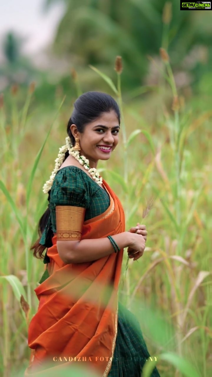 Priyankha Masthani Instagram - மாமன அள்ளி நீ தாவணி போட்டுக்க மச்சினி யாரும் இல்ல❣️ Vc:- @candizhafotos #thamaraipoovukum #mamanemamane #priyankhamasthani #priyankha #villagegirl #salemponnu #masthani #priyanka #mastani #leo #vijaysongs #thamara Omalur, Salem district.