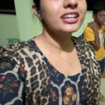 Priyankha Masthani Instagram - Nilavula paati vada sututu irukanga😅 Omalur, Salem district.