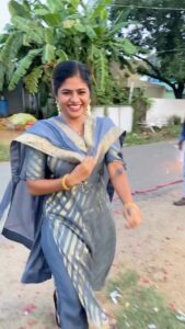 Priyankha Masthani Instagram - ஆலுமா டோலுமா எங்க சரவெடிய பாருமா🤩

#Diwali #Diwali2023 #deepavali #asainoorachi #trendingbgm #asanoorachi #maasimasam #masimasam #dance #deebavali #crakersdance #priyankhamasthani #priyankha #villagegirl #salemponnu #masthani #priyanka #mastani #10kwala #10000wala #halfsaree #saravedi  #alumadoluma #ajithsongs #thalasongs