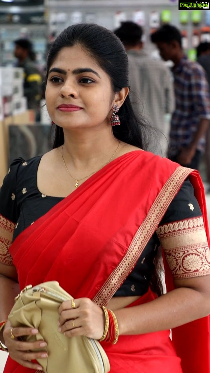 Priyankha Masthani Instagram - @suprememobiles தீபாவளி சூப்பர் சேல்ஸ் ஸ்மார்ட் போன் வாங்குன ஸ்மார்ட் வாட்ச் Free!! ரூ. 25000 க்கு மேல் ஸ்மார்ட் போன் வாங்கும் அனைவருக்கும் ரூ. 7000 மதிப்பு உள்ள ஸ்மார்ட் வாட்ச் Free!! ரூ. 15000 முதல் ரூ. 25000 வரை ஸ்மார்ட் போன் வாங்கும் அனைவருக்கும் ரூ. 6000 மதிப்பு உள்ள ஸ்மார்ட் வாட்ச் Free!! ரூ. 15000 கீழ் ஸ்மார்ட் போன் வாங்கும் அனைவருக்கும் ரூ. 2000 மதிப்பு உள்ள TWS Earbuds Free!! கீ பேட் பட்டன் போன் வாங்கும் அனைவருக்கும் ரூ. 300 மதிப்பு உள்ள Wired Earphone Free!! HDFC, ICICI, Yes Bank & One Card பேங்க் கார்டுகளுக்கு 5% இன்ஸ்டன்ட் டிஸ்கோவுண்ட் ரூ 20000 வரை எக்ஸ்சேஞ்ச் ஆஃபர் ரூ 16000 வரை அப்கிரேட் போனஸ் ரூ 5000 வரை கேஷ் பேக் ஆஃபர் #Suprememobiles #DiwaliSuperSale #offerSale #SuperSale #Offers #Mobiles #EasyEMI #Exchangeoffers #ShopNow #NoCostEMI #trending #Trendingoffers #trendingreels Selam Tamilnadu India