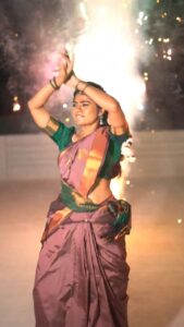 Priyankha Masthani Instagram - Asai noorachi ponga..Indha varusam Diwali vera level ah iruka pogudhu ponga🔥
Happy Diwali to All my love🤩

Vc:- @ajay_clickers___photography_ 
Saree:- @fashistorez

#Diwali #Diwali2023 #deepavali #asainoorachi #trendingbgm #asanoorachi #maasimasam #masimasam #dance #deebavali #crakersdance #priyankhamasthani #priyankha #villagegirl #salemponnu #masthani #priyanka #mastani