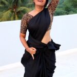 Priyankha Masthani Instagram - Mamadhura annakodi😉 #mamadhura #maamadura #jigirdhanda #blacksaree #kuthudance #mottamaadi #dance #priyankhamasthani #priyankha #villagegirl #salemponnu #masthani #priyanka #mastani Omalur, Salem district.