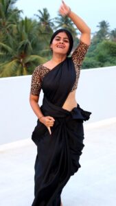 Priyankha Masthani Instagram - Mamadhura annakodi😉

#mamadhura #maamadura #jigirdhanda #blacksaree #kuthudance #mottamaadi #dance #priyankhamasthani #priyankha #villagegirl #salemponnu #masthani #priyanka #mastani