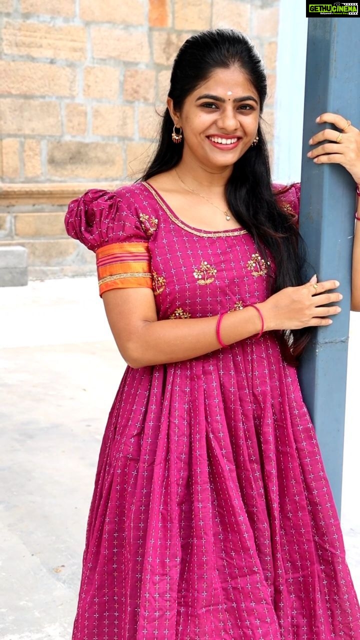 Priyankha Masthani Instagram - பேச்சி அம்மன் கோவில் சாமி பேப்பர் சாமி ஆனது என்ன❣️ Outfit:- @atc.garments #priyankhamasthani #priyankha #villagegirl #salemponnu #masthani #priyanka #mastani #oruvaartha #Nayantara #sarathkumar #pechiammankovil #oruvarthakeka #oruvarthasolla #onesidelove Omalur, Salem district.