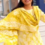 Priyankha Masthani Instagram - உன்ன பார்த்ததும் வழியோரமா… Outfit:- @_vastiram_ #thedikattika #priyankhamasthani #priyankha #villagegirl #salemponnu #masthani #priyanka #mastani #iruthisutru Selam Tamilnadu India