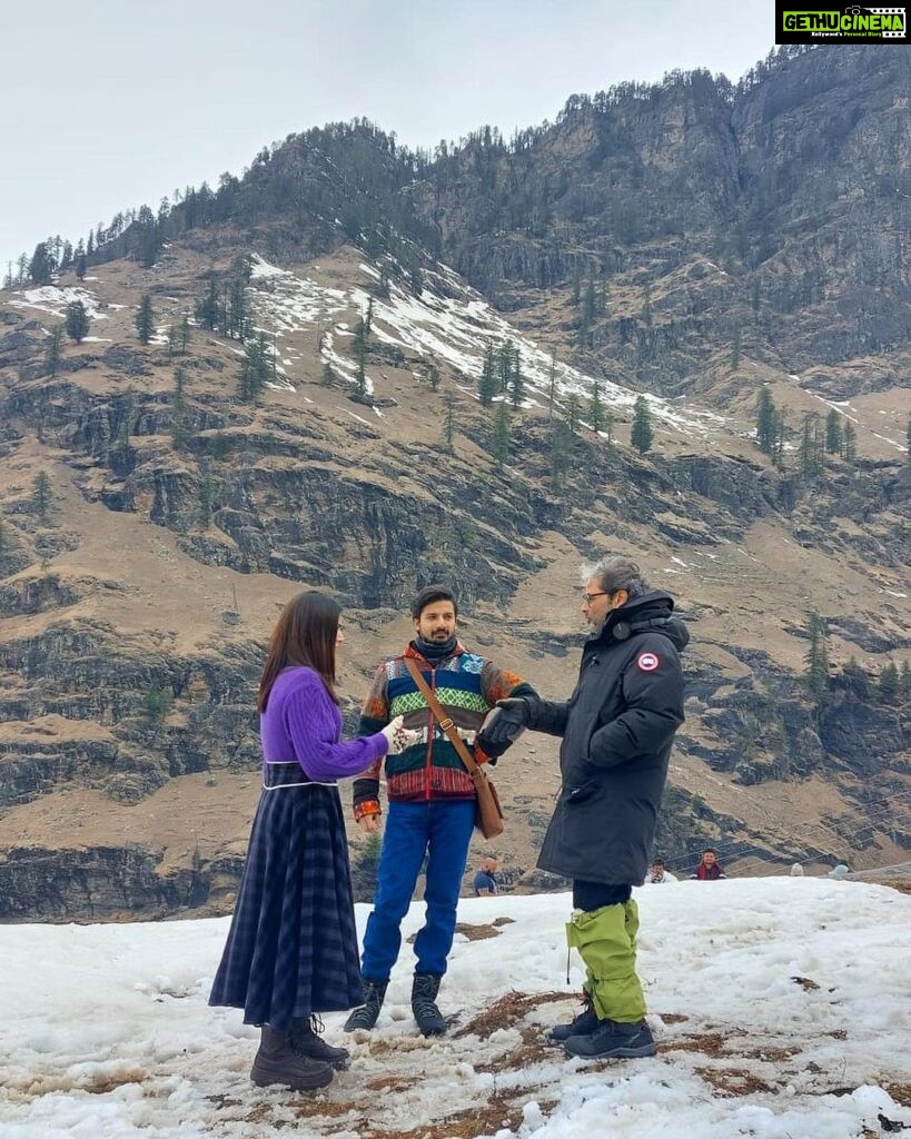 Priyanshu Painyuli Instagram - ‘Sansani’ 😁 One of my favourite scenes between Sitaram and Charlie from a list of my favourites. This was on a mountain range 1 hour drive up from Manali. It was really very cold.. very difficult to walk.. difficult to keep your hands out of pocket but the scene and energy of our set made the day adventurous and fun. If you don’t know this scene you haven’t seen the show yet 😊 go watch it now.. #charliechopraandthemysteryofsolangvalley is out now on @sonylivindia 😊