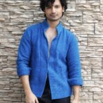 Priyanshu Painyuli Instagram - Ek tha Raja Ek thi Rani Dono mar gaye khatam kahaani. Ek din to go ☝🏽 #charliechopraandthemysteryofsolangvalley on 27th sept only on @sonylivindia HMU: @mansimao Styling : @pyumishra Jacket @akaaro Cargo @3eleven.in Jewelry @inoxjewelryin Shoe @jeetinder_sandhu Managed by : @anandd___menon Shot by : @anmol_kachroo