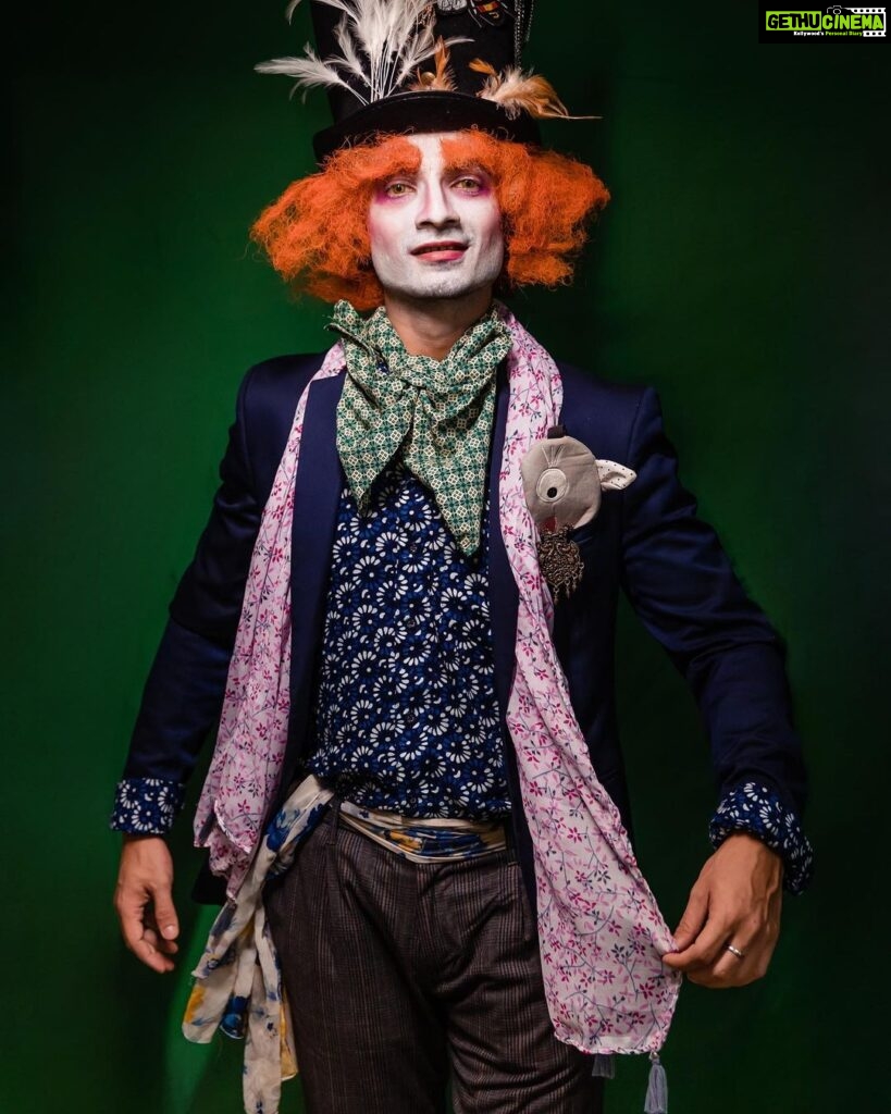 Priyanshu Painyuli Instagram - `Have you guessed the riddle yet?′ the Hatter said, turning to Alice again. `No, I give it up,′ Alice replied: `what’s the answer?′ `I haven’t the slightest idea,′ said the Hatter. @priyanshupainyuli as the Mad Hatter HMU and wardrobe by @mansimao Shot by @portraitsbybalvindersingh #halloweenmakeup #itshere #madlikethehatter