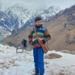 Priyanshu Painyuli Instagram – ‘Sansani’ 😁 One of my favourite scenes between Sitaram and Charlie from a list of my favourites. This was on a mountain range 1 hour drive up from Manali. It was really very cold.. very difficult to walk.. difficult to keep your hands out of pocket but the scene and energy of our set made the day adventurous and fun. If you don’t know this scene you haven’t seen the show yet 😊 go watch it now.. #charliechopraandthemysteryofsolangvalley is out now on @sonylivindia 😊