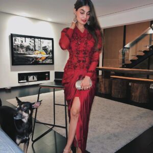 Puja Gupta Instagram - Gulaboooo….
Zara itrr gira do 🥀 

👗outfit  @chhavviaggarwalofficial 
📿Jewellery @golecha_jewels

@lifestyleasiaindia  @michaelkors