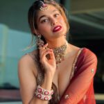 Puja Gupta Instagram - It’s my honour to feature in @golecha_jewels and wearing @_riddhi_majithia_ For karwachauth special 📿 Mumbai, Maharashtra