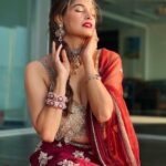Puja Gupta Instagram - It’s my honour to feature in @golecha_jewels and wearing @_riddhi_majithia_ For karwachauth special 📿 Mumbai, Maharashtra