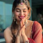 Puja Gupta Instagram - It’s my honour to feature in @golecha_jewels and wearing @_riddhi_majithia_ For karwachauth special 📿 Mumbai, Maharashtra