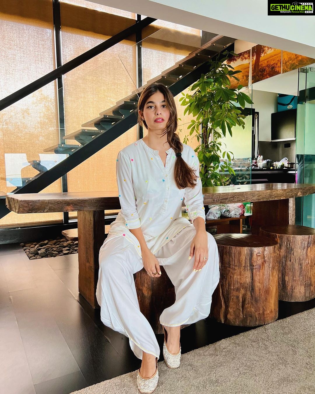 Puja Gupta Instagram - Tu apni ek alag pehchan bana Bheed mein chalne ke liyien log hai na … Mumbai, Maharashtra