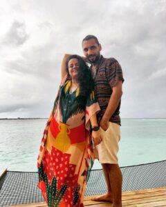 Punit Pathak Instagram - Pehle Jaan, Phir Jaan-e-jaan, Phir Jaan-e-jaana…Ho Gaye ! @nidhimoonysingh 
.
@amariraaya 
.

#AmariRaayaMaldives #Maldives #AmariHotels #Amari #BrightenYourWorld #castawaygoals #amariraayaadventure 
#husband #wife #couplegoals #love #vacay #psenitak