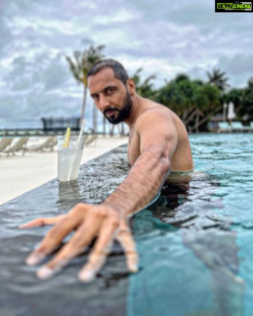 Punit Pathak Instagram - Live (love) life king size @amariraaya . #AmariRaayaMaldives #Maldives #AmariHotels #Amari #BrightenYourWorld #castawaygoals #amariraayaadventure