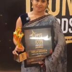 Punnagai Poo Gheetha Instagram - Thank You my dear @raaga.my & beloved listeners. I'm so grateful and really appreciate your love & support. Muakks 💞 I'm so honoured to receive the award from our Veteran Radio Announcer Mr.Arumugham. My parents used to enjoy his programmes. Thank you @nambikkaionline for the recognition. Congratulations! It was an excellent & well organised event. Well done! TQ @thinathanthinews 🙏