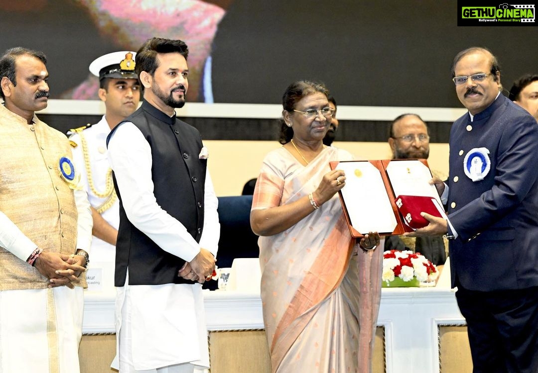 R. Madhavan Instagram - The day that etched Rocketry in Gold in all our lives.. 🥇 🚀🚀🚀 #gratitude #nationalaward #rocketrythenambieffect @actormaddy @msaru15 @kash_meera @officialsanjaybector @noureenkhan @tricolourfilms @varghesemoolan_pictures @27invest Vigyan Bhawan, New Delhi