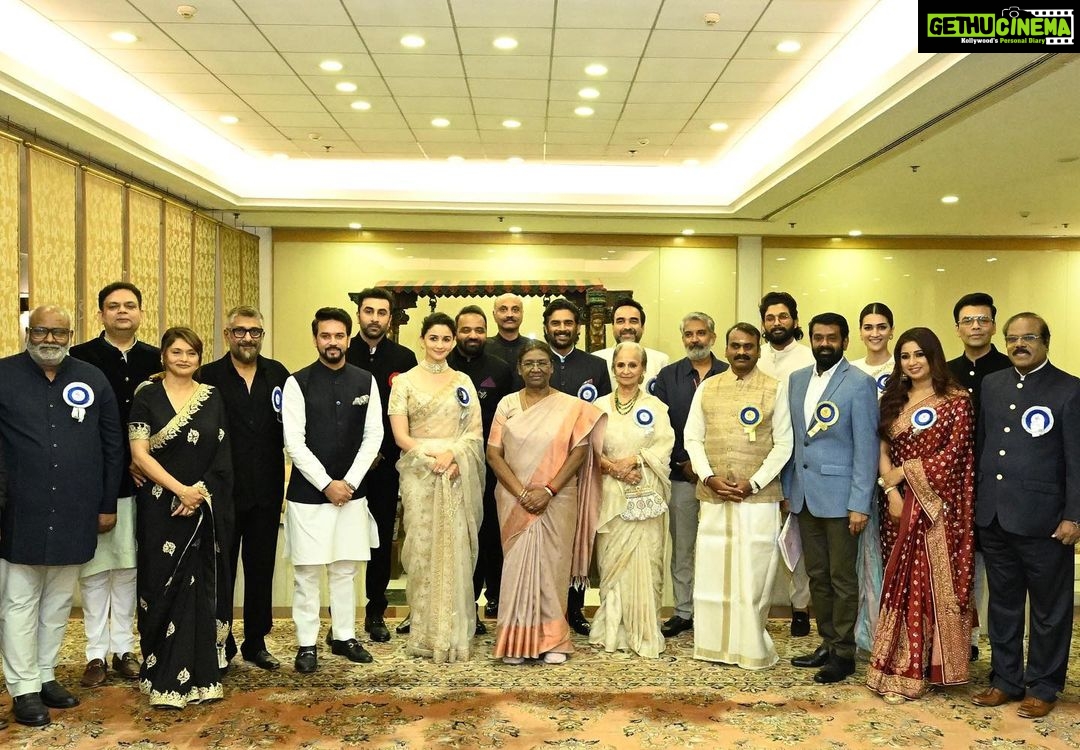 R. Madhavan Instagram - The day that etched Rocketry in Gold in all our lives.. 🥇 🚀🚀🚀 #gratitude #nationalaward #rocketrythenambieffect @actormaddy @msaru15 @kash_meera @officialsanjaybector @noureenkhan @tricolourfilms @varghesemoolan_pictures @27invest Vigyan Bhawan, New Delhi