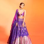 Raashi Khanna Instagram - Opening night of the #jiomamimumbaifilmfestival 💜 Outfit : @shantibanaras Jewellery : @mayasanghavijewels @razwada.jewels Footwear : @aprajitatoorofficial Potli : @ornatte.in Styling : @nayaabrandhawa @alliaandnayaab @shubhangini_gupta Makeup @makeupbyshefali.s Hair @souravv_roy_ 📸 @tejasnerurkarr