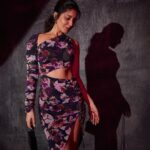 Raashi Khanna Instagram - About last night 💜💜 Outfit @nicholasthelabel Jewellery- @zohra_india Bag: @oceana_clutches Styled by- @sukritigrover Styling Team- @bitofbash @vanigupta.23 Photographer- @mohitvaru Makeup @makeupbyshefali.s Hair @zoequiny.hair