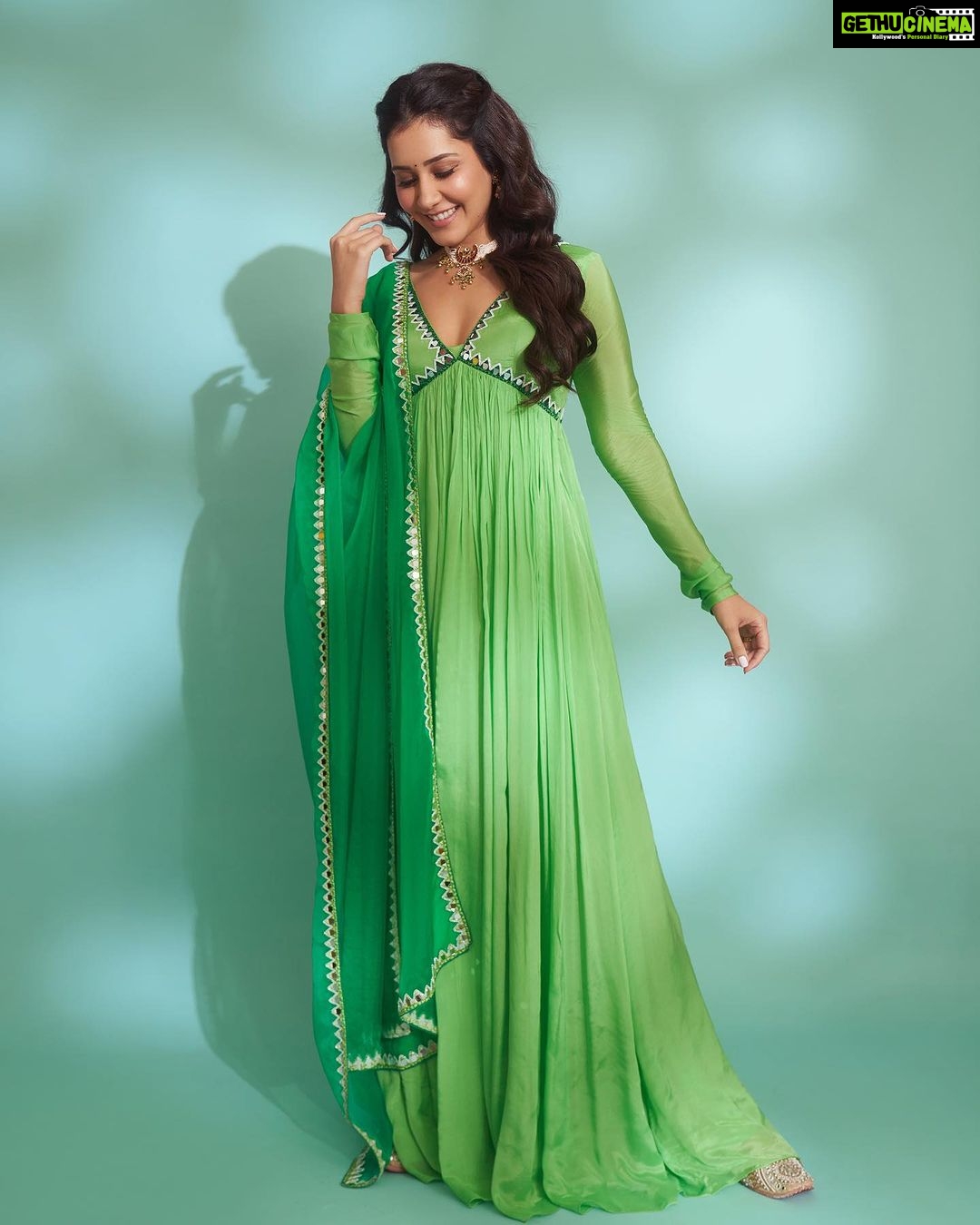 Raashi Khanna Instagram - One happy 🦜 For the muhurat of #telusukada Outfit- @harshitasinghviofficial Jewelery: @studiogulabiindia @offbeatmediain Juttis- @houseofvian Styled by @sukritigrover Styling Team- @vanigupta.23 @bitofbash Makeup by @makeupbyshefali.s Hair by @vhairforu Photographer: @ishan.n.giri Team: @ehnacingmoments @louis_prashanth
