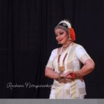 Rachana Narayanankutty Instagram – Dance of Damsels! A short from my choreography of Durga Tharangam. I have tried to infuse Odissi elements into this choreography in a way that harmonized with the context,  character and more importantly Music. This thought was highly appreciated by many dancers, dance lovers and critiques who keenly observed the blend of music and dance for this particular scene. Beautifully composed by my sister @bhagya_92 , also soulfully rendered by her and versatile musician @sangeeth_mt . #durgatharangam #narayanatheertha #kuchipudi #rachananarayanankutty #kuchipudidance #kuchipudidancer #kūchipūdi