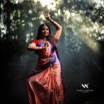 Rachana Narayanankutty Instagram - തരളവിലോലം നിൻ കാലൊച്ചകേട്ടു ഞാൻ അറിയാതെ കോരിത്തരിച്ചു പോയി…..🍂 Captured by : @nithinnarayanan_ For more queries : 📞 8943066969 #dancersofinstagram #indianclassicalmusic #indianclassicaldancers #bharathanatyam #mohiniyattam #kuchupudi #instagram #instadaily