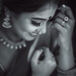 Rachana Narayanankutty Instagram - തരളവിലോലം നിൻ കാലൊച്ചകേട്ടു ഞാൻ അറിയാതെ കോരിത്തരിച്ചു പോയി…..🍂 Inframe: @rachananarayanankutty Captured by : @nithinnarayanan_ For more queries : 📞 8943066969 #dancersofinstagram #indianclassicalmusic #indianclassicaldancers #bharathanatyam #mohiniyattam #kuchupudi #instagram #instadaily