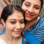 Rachana Narayanankutty Instagram - അങ്ങിനെ വീണ്ടും നല്ല രസകരങ്ങളായ രണ്ടു മൂന്ന് പരീക്ഷണങ്ങൾ കൂടി കഴിഞ്ഞ് ഞങ്ങൾ ഇന്ന് ഗുരുവായൂരപ്പനെ കൺകുളിർക്കേ കണ്ടു തൊഴുതു. രാധേ രാധേ 🙏🏼🤍 Bhagyalakshmi Guruvayur