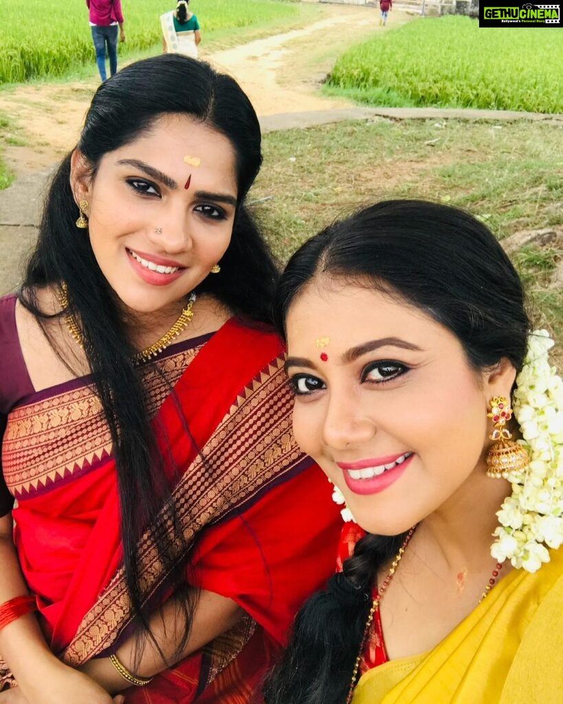 Rachana Narayanankutty Instagram - Happiest birthday to my lovely girl who is an owner of good heart🤍 I luuubbbbuuuuu so much chweetie pie🙏🏼 Have a bang! @swasikavj Miss being with you today 🐥 #goodfriends #friendsfromdance #cinema #swasika #lovelygirl #ownerofgoodheart Vazhalikkavu Bhagavathy Temple