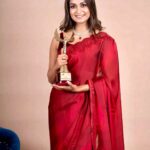 Rachel David Instagram - a pinky promise ♾️ . . . Thank you @chittara.star.awards @chittaramedia for this award! ♥️ Photographer- @rainbow_photography_official Hair & make up-@aadhyaraajmakeupartist1 Outfit- stole everything from my mom